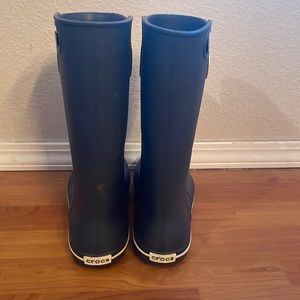 Navy blue croc women’s rain boots size 9. Mid calf